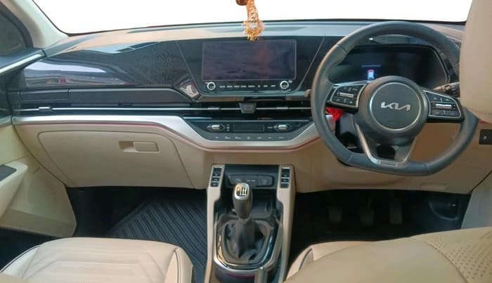 2022 KIA CARENS LUXURY PLUS 1.4 PETROL 6 STR, Petrol, Manual, 11,050 km, interior