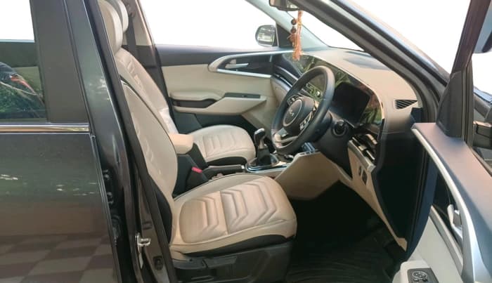 2022 KIA CARENS LUXURY PLUS 1.4 PETROL 6 STR, Petrol, Manual, 11,050 km, interior