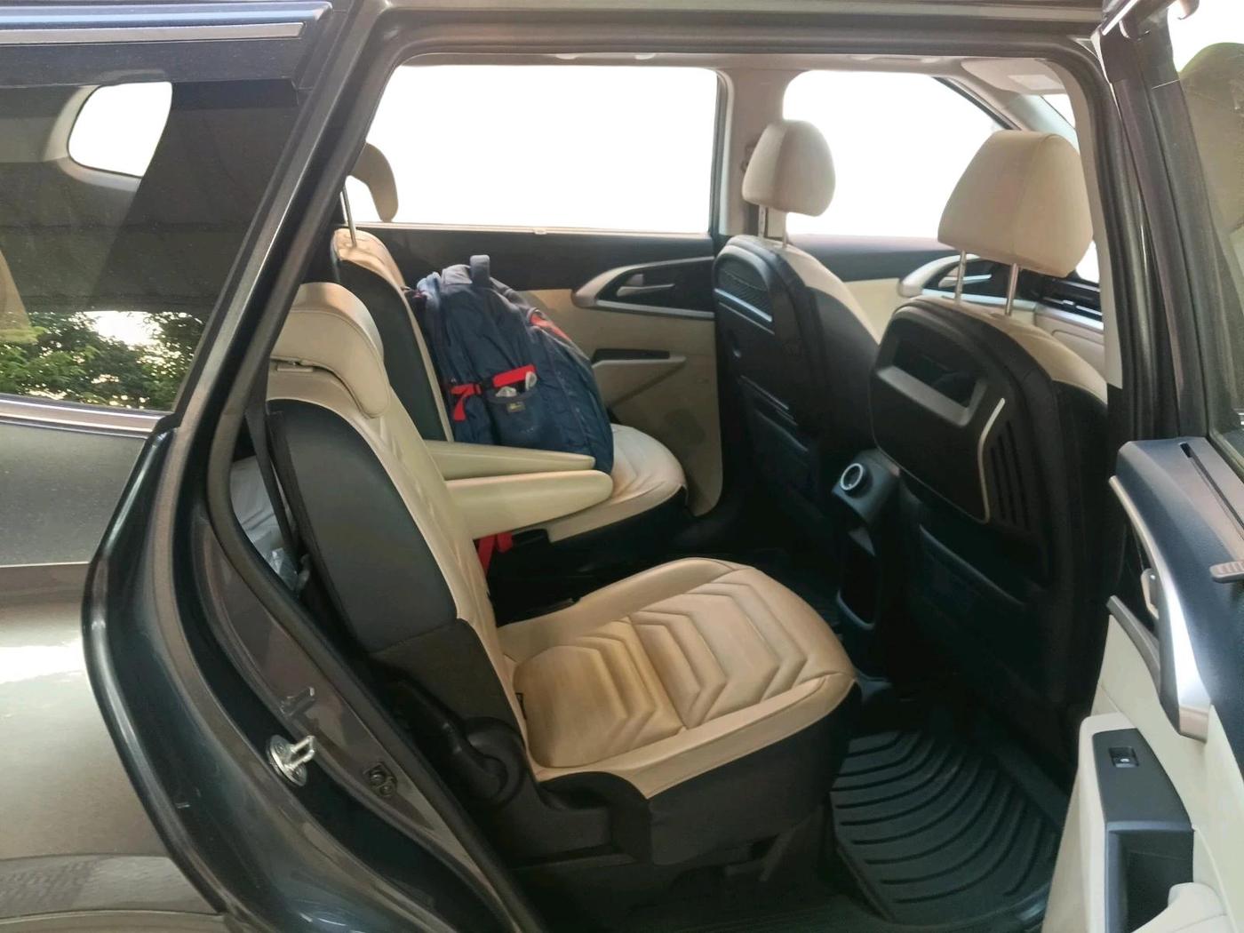 2022 KIA CARENS LUXURY PLUS 1.4 PETROL 6 STR, Petrol, Manual, 11,050 km, interior