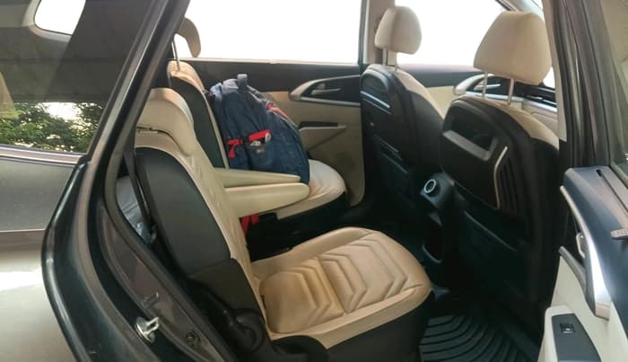 2022 KIA CARENS LUXURY PLUS 1.4 PETROL 6 STR, Petrol, Manual, 11,050 km, interior