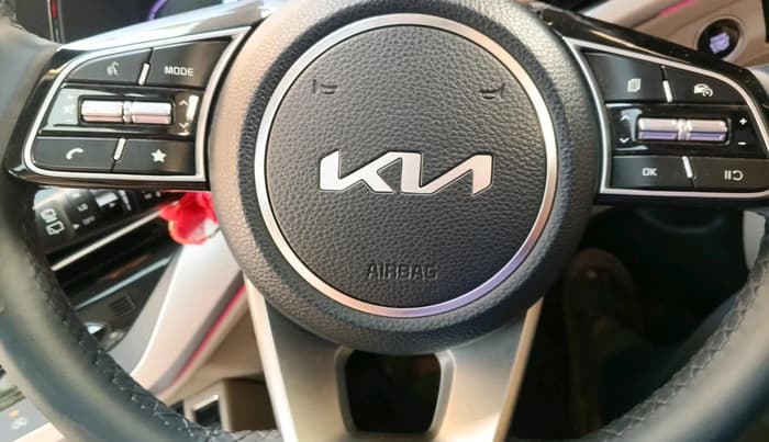 2022 KIA CARENS LUXURY PLUS 1.4 PETROL 6 STR, Petrol, Manual, 11,050 km, interior