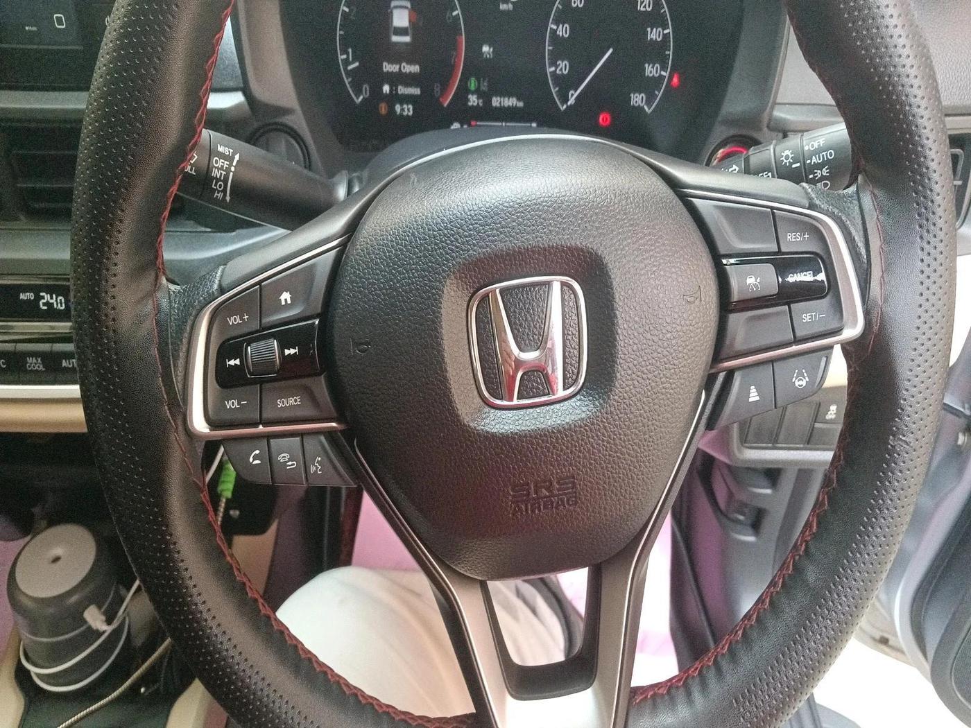 2025 Honda Amaze ZX 1.2 Petrol MT, Petrol, Manual, 21,849 km, interior