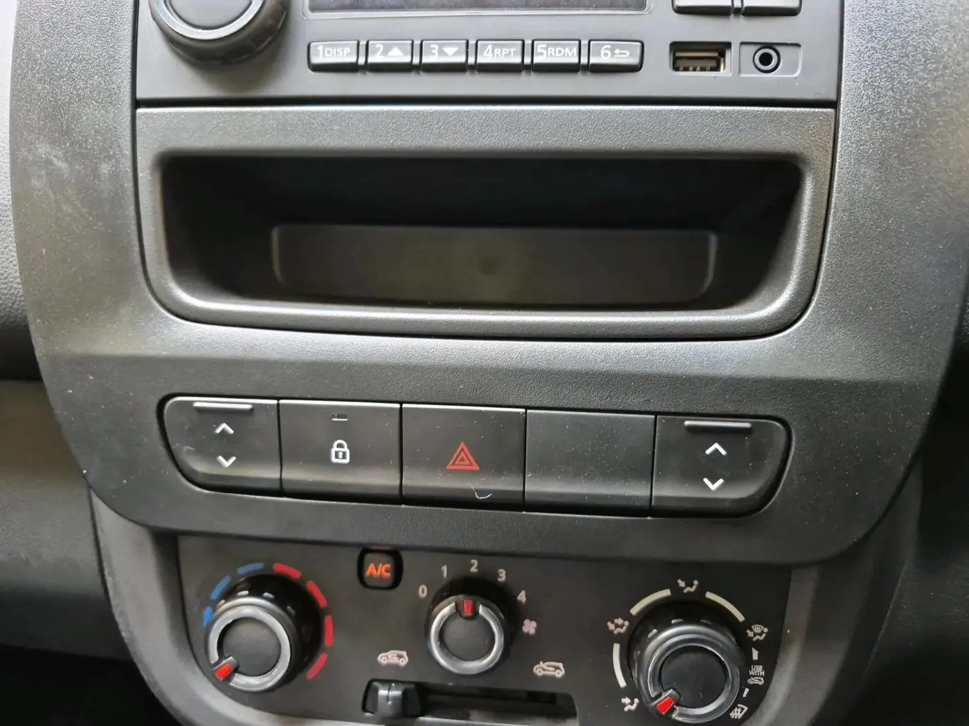2023 Renault Kwid RXL 1.0 (O), Petrol, Manual, 62 km, interior