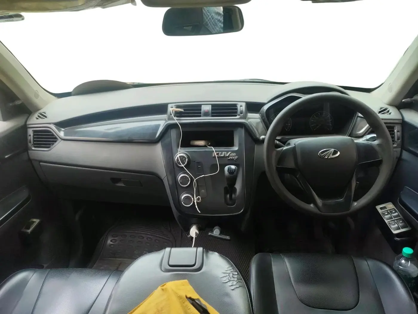 2018 Mahindra KUV 100 NXT K2 P 6 STR, Petrol, Manual, 1,07,081 km, interior