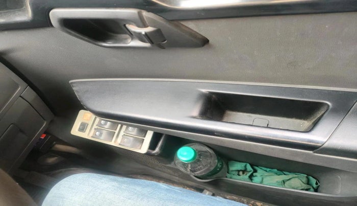 2018 Mahindra KUV 100 NXT K2 P 6 STR, Petrol, Manual, 1,07,081 km, interior