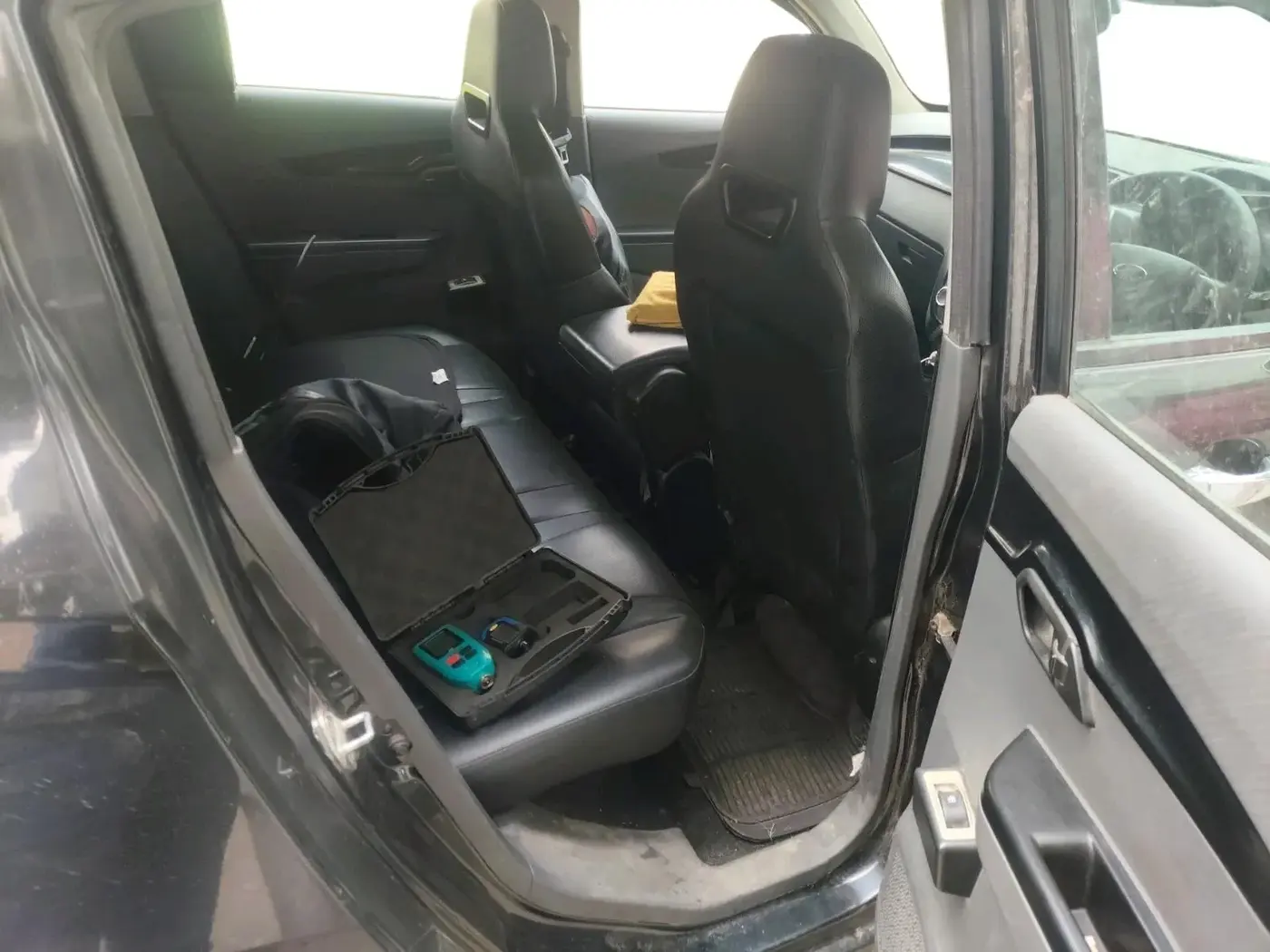 2018 Mahindra KUV 100 NXT K2 P 6 STR, Petrol, Manual, 1,07,081 km, interior