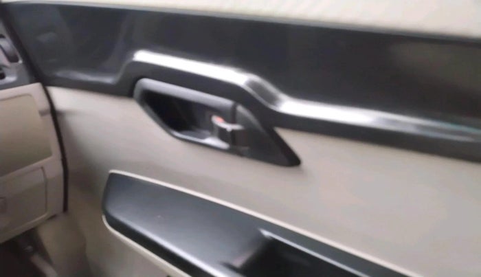 2016 Mahindra Kuv100 K2 6 STR, Petrol, Manual, 51,430 km, interior