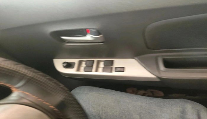 2011 Maruti Wagon R 1.0 VXI, Petrol, Manual, 74,421 km, interior