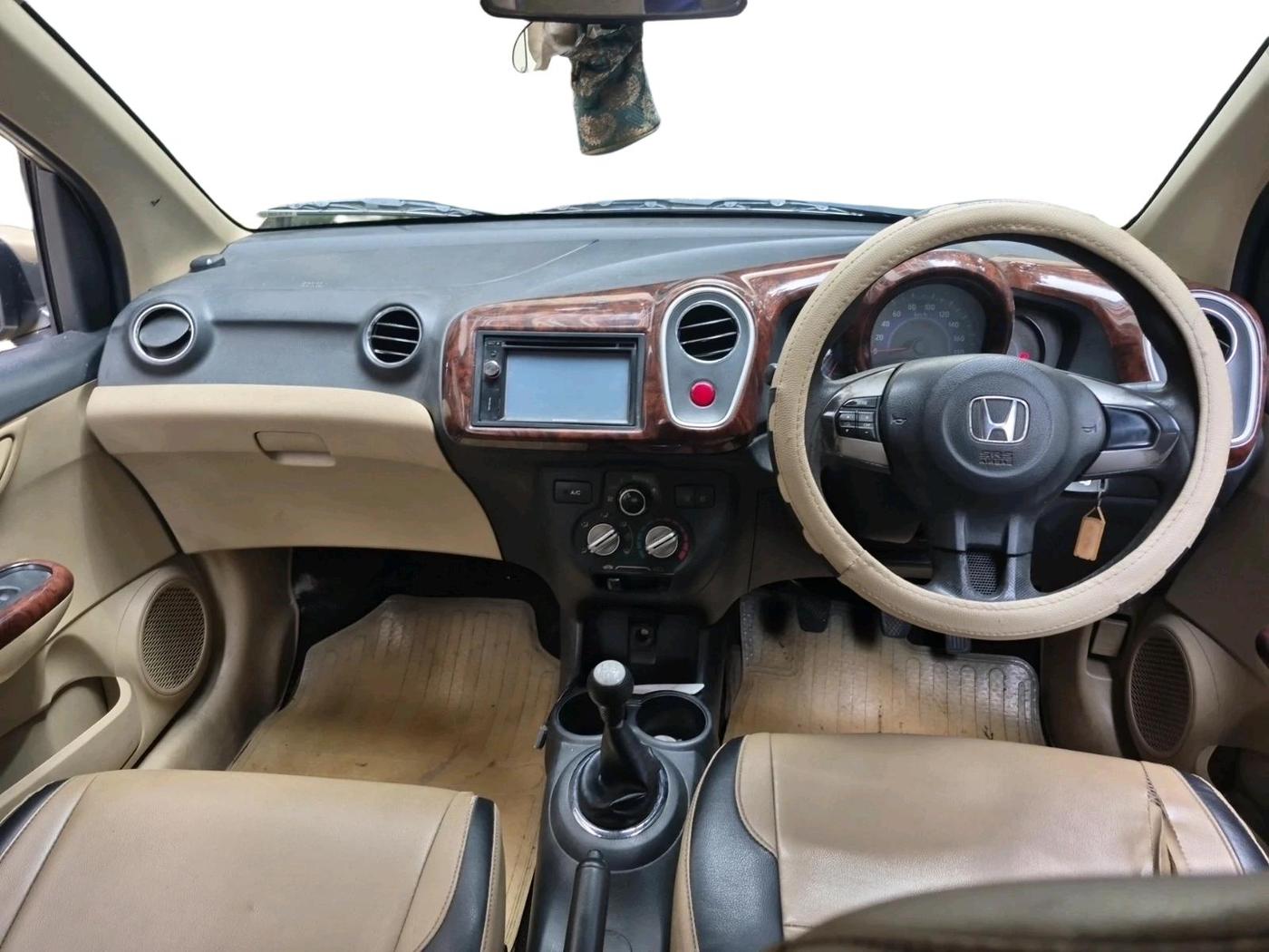 2014 Honda Mobilio 1.5L I-DTEC V, Diesel, Manual, 1,03,709 km, interior