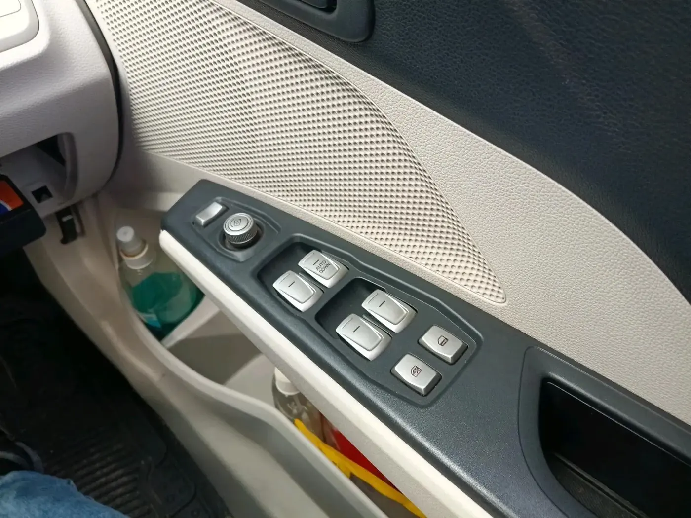 2019 Mahindra XUV300 W6 1.2 PETROL, Petrol, Manual, 15,526 km, interior