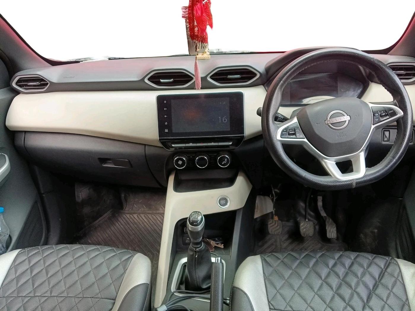 2024 Nissan MAGNITE XV MT, Petrol, Manual, 28,240 km, interior