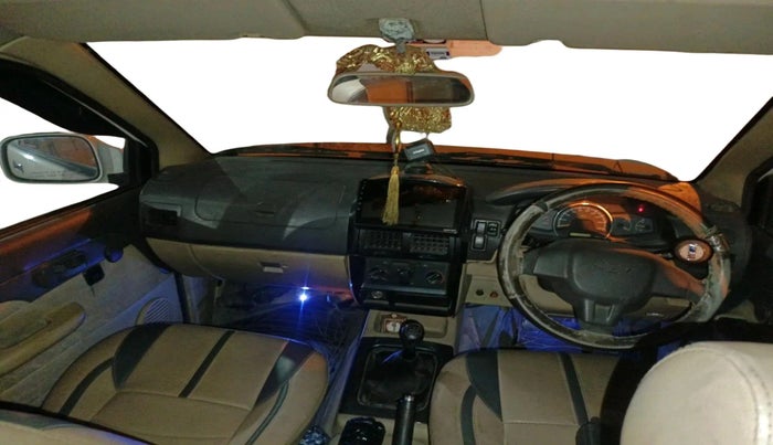 2013 Chevrolet Tavera NEO 3 LT 8 STR BS IV, Diesel, Manual, 1,25,179 km, interior