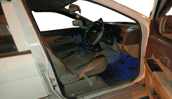 2013 Chevrolet Tavera NEO 3 LT 8 STR BS IV, Diesel, Manual, 1,25,179 km, interior