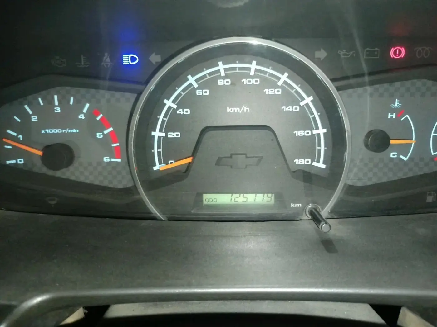 2013 Chevrolet Tavera NEO 3 LT 8 STR BS IV, Diesel, Manual, 1,25,179 km, interior