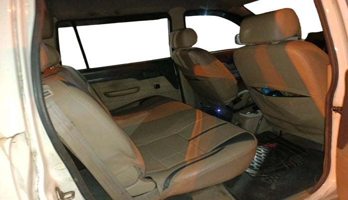 2013 Chevrolet Tavera NEO 3 LT 8 STR BS IV, Diesel, Manual, 1,25,179 km, interior