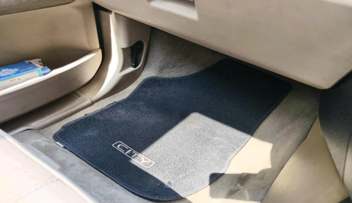 2014 Landrover Freelander 2.0 SE, Diesel, Automatic, 1,15,594 km, interior