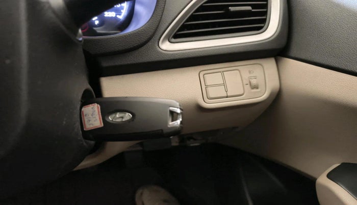 2017 Hyundai Verna 1.6 VTVT SX, Petrol, Manual, 33,314 km, interior