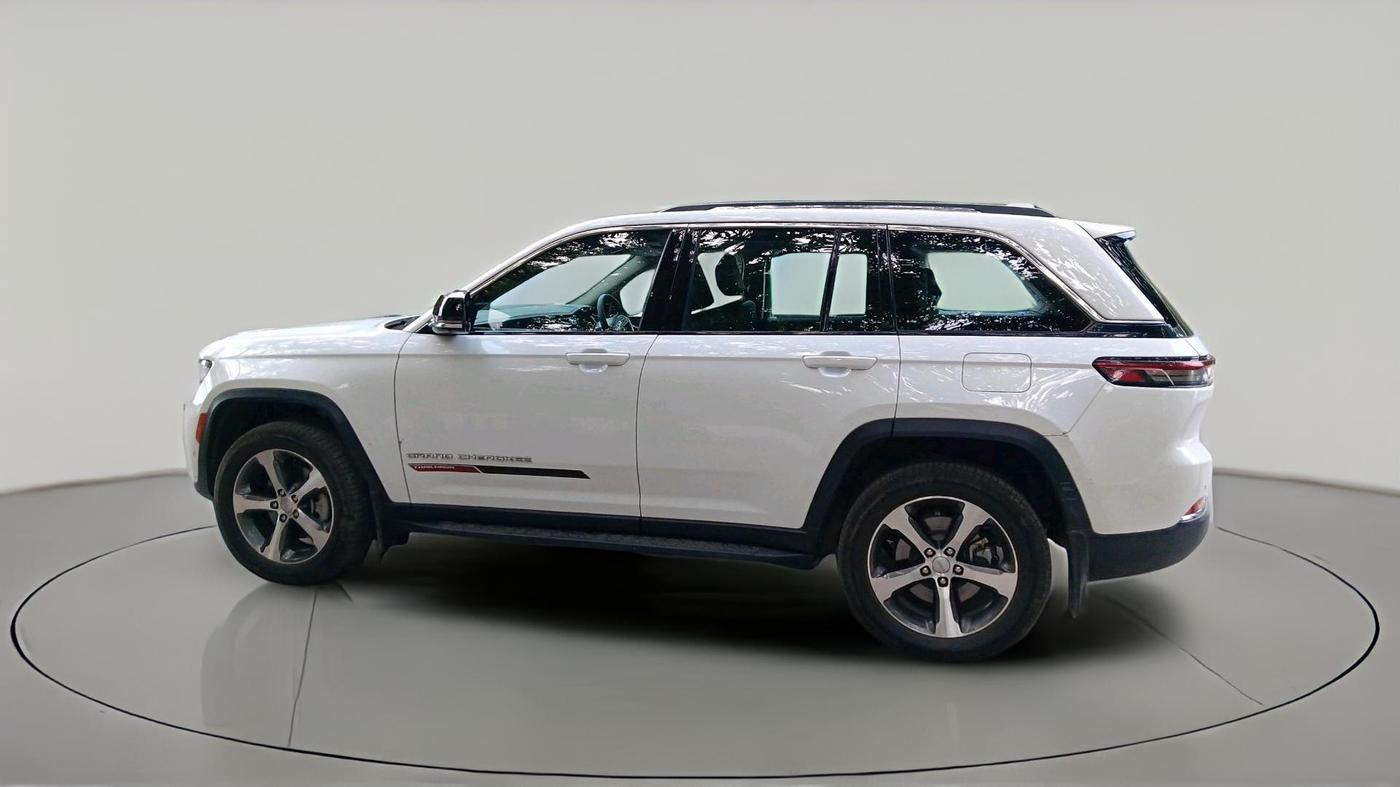 2024 Jeep GRAND CHEROKEE LIMITED (O) 4X4 AT, Petrol, Automatic, 20,463 km, exterior