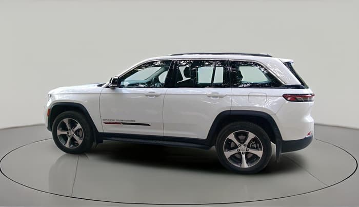2024 Jeep GRAND CHEROKEE LIMITED (O) 4X4 AT, Petrol, Automatic, 20,463 km, exterior