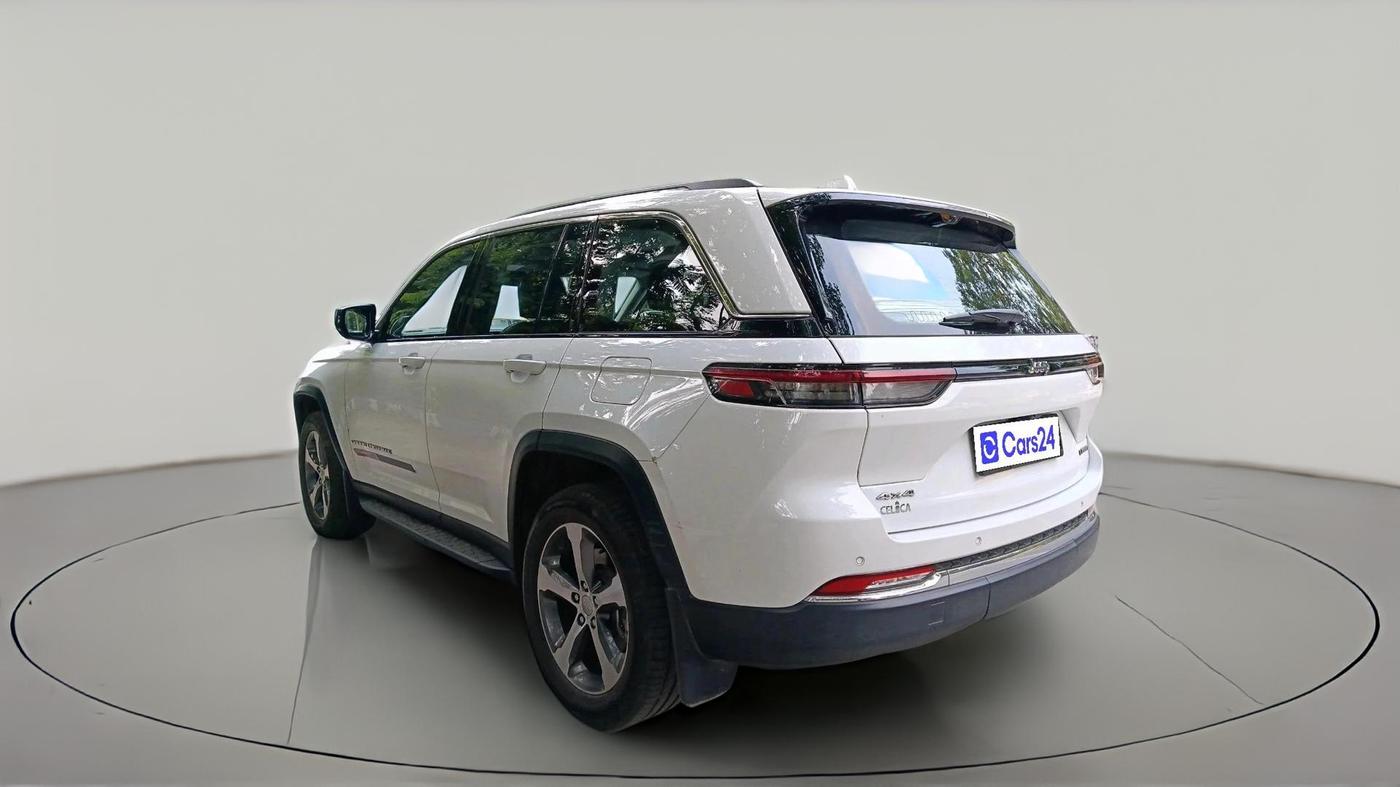 2024 Jeep GRAND CHEROKEE LIMITED (O) 4X4 AT, Petrol, Automatic, 20,463 km, exterior