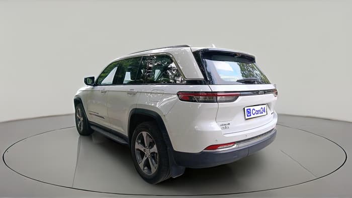2024 Jeep GRAND CHEROKEE LIMITED (O) 4X4 AT, Petrol, Automatic, 20,463 km, exterior