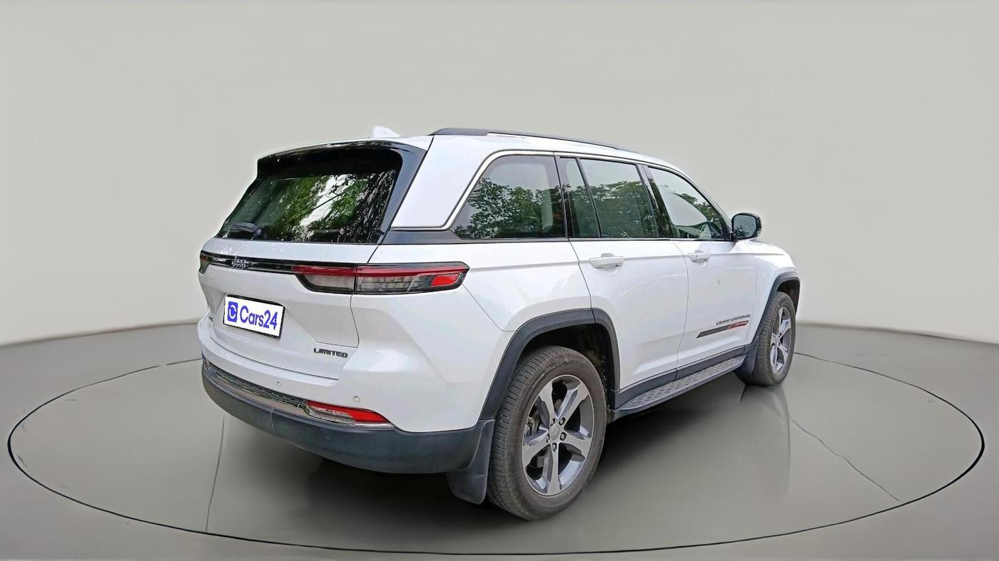 2024 Jeep GRAND CHEROKEE LIMITED (O) 4X4 AT, Petrol, Automatic, 20,463 km, exterior