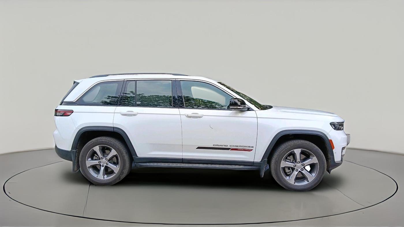 2024 Jeep GRAND CHEROKEE LIMITED (O) 4X4 AT, Petrol, Automatic, 20,463 km, exterior