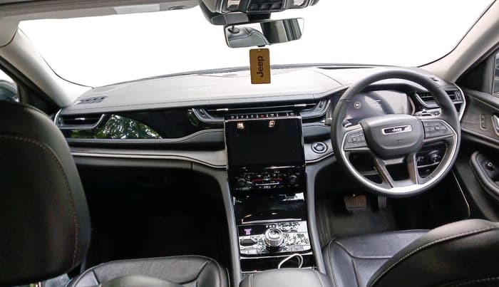2024 Jeep GRAND CHEROKEE LIMITED (O) 4X4 AT, Petrol, Automatic, 20,463 km, interior