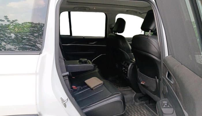 2024 Jeep GRAND CHEROKEE LIMITED (O) 4X4 AT, Petrol, Automatic, 20,463 km, interior