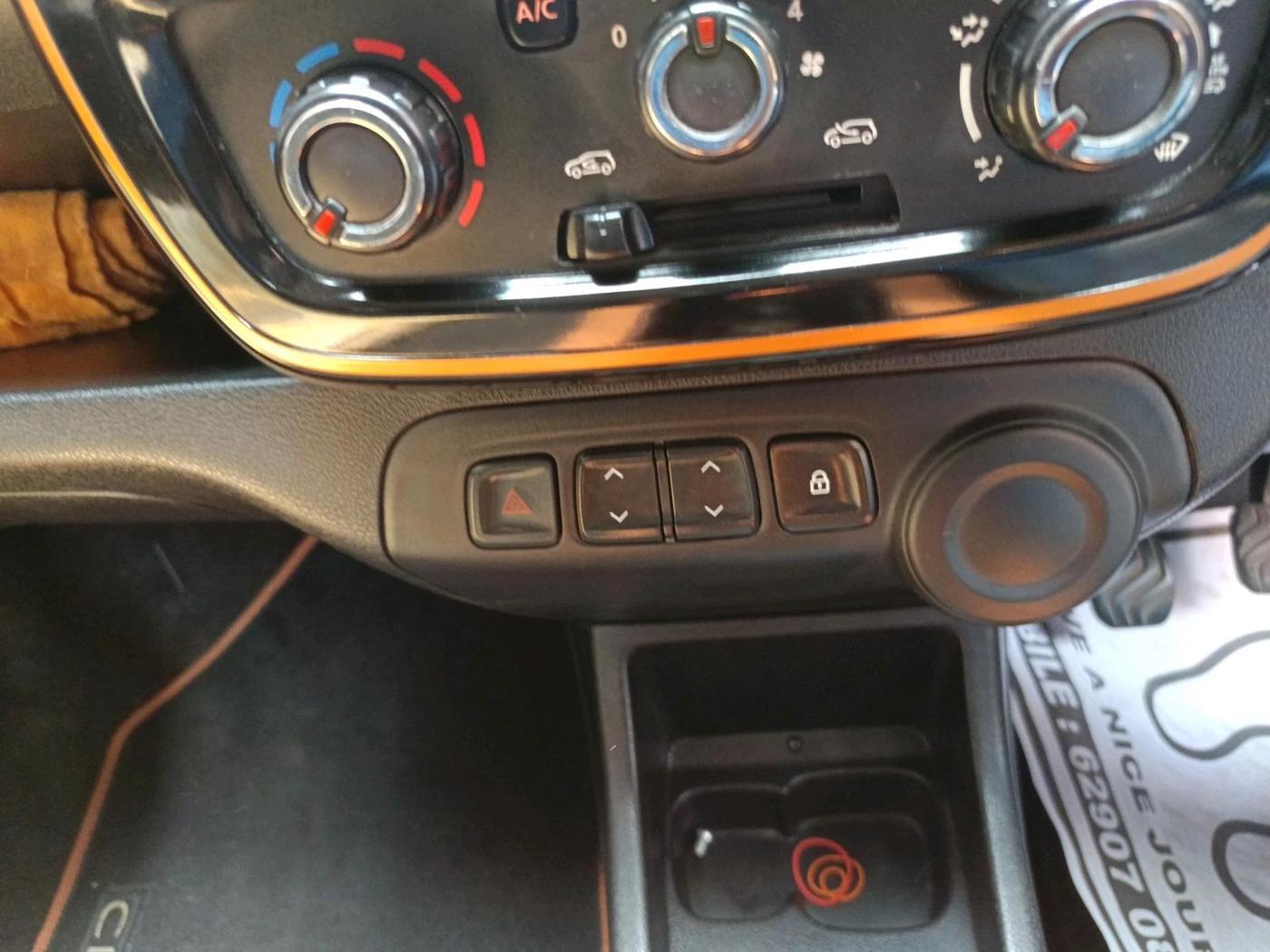 2017 Renault Kwid CLIMBER 1.0, Petrol, Manual, 13,708 km, interior