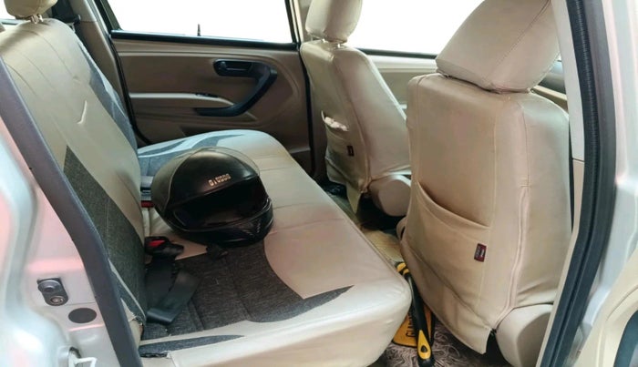 2017 Mahindra TUV300 T6 PLUS, Diesel, Manual, 1,09,766 km, interior