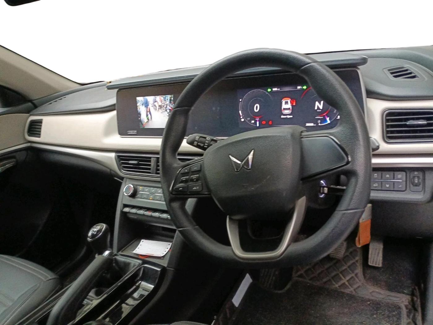 2023 Mahindra XUV700 AX 5 D MT 7 STR, Diesel, Manual, 22,883 km, interior