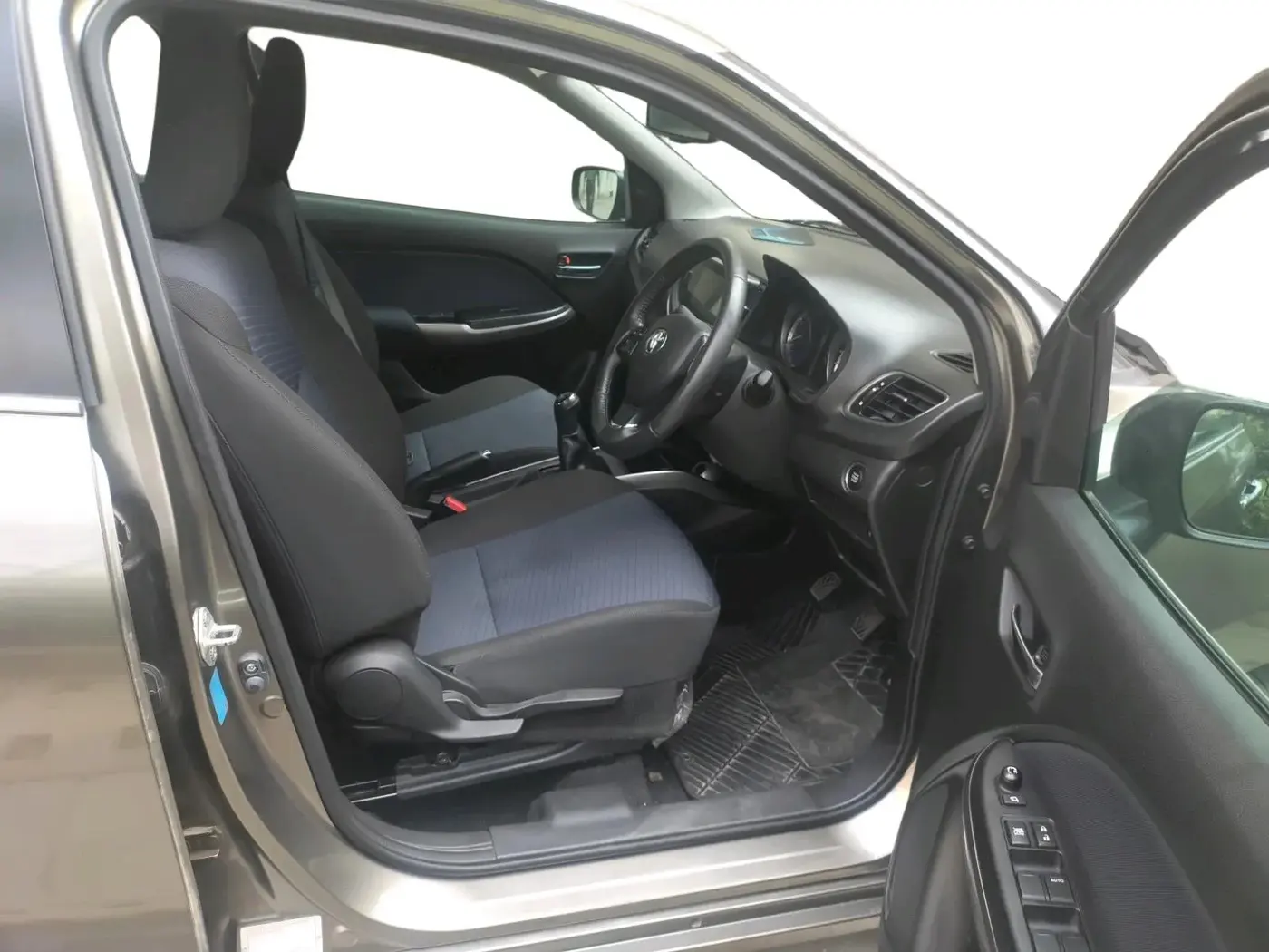 2020 Toyota Glanza V, Petrol, Manual, 13,881 km, interior