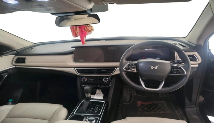2023 Mahindra XUV700 AX 7 LUXURY D AT 7 STR, Diesel, Automatic, 68,761 km, interior