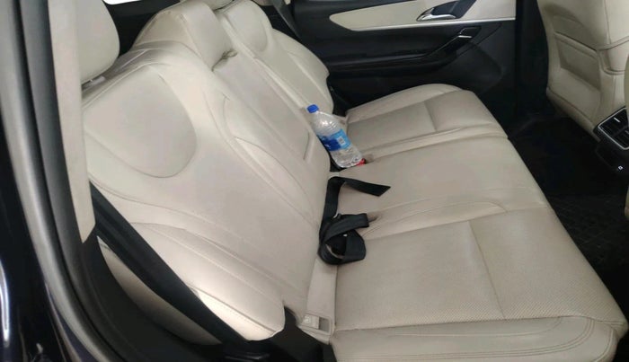 2023 Mahindra XUV700 AX 7 LUXURY D AT 7 STR, Diesel, Automatic, 68,761 km, interior