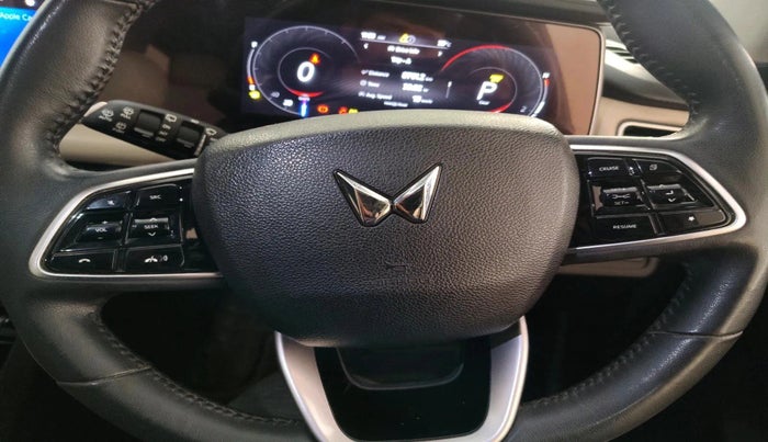 2023 Mahindra XUV700 AX 7 LUXURY D AT 7 STR, Diesel, Automatic, 68,761 km, interior