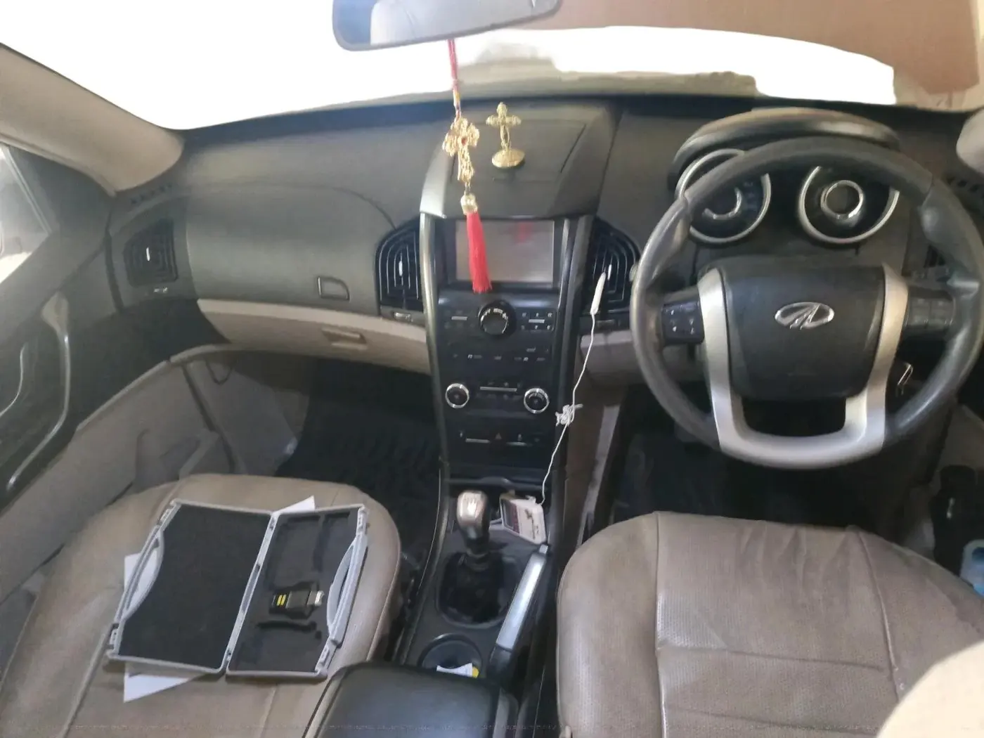 2017 Mahindra XUV500 W6, Diesel, Manual, 43,593 km, interior