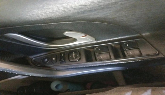 2017 Mahindra XUV500 W6, Diesel, Manual, 43,593 km, interior