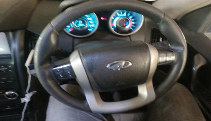 2017 Mahindra XUV500 W6, Diesel, Manual, 43,593 km, interior