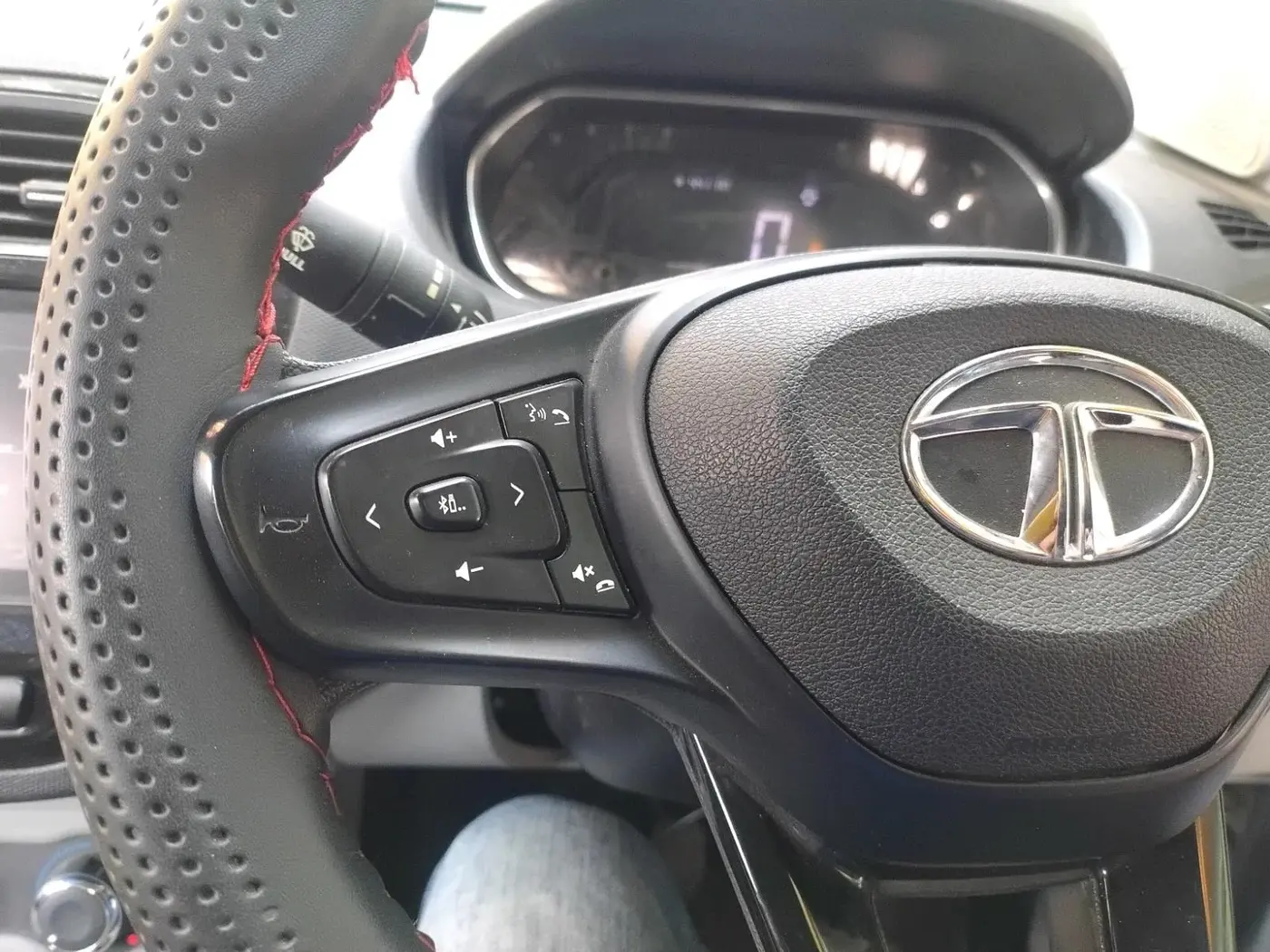 2023 Tata Tiago XT PETROL, Petrol, Manual, 18,061 km, interior