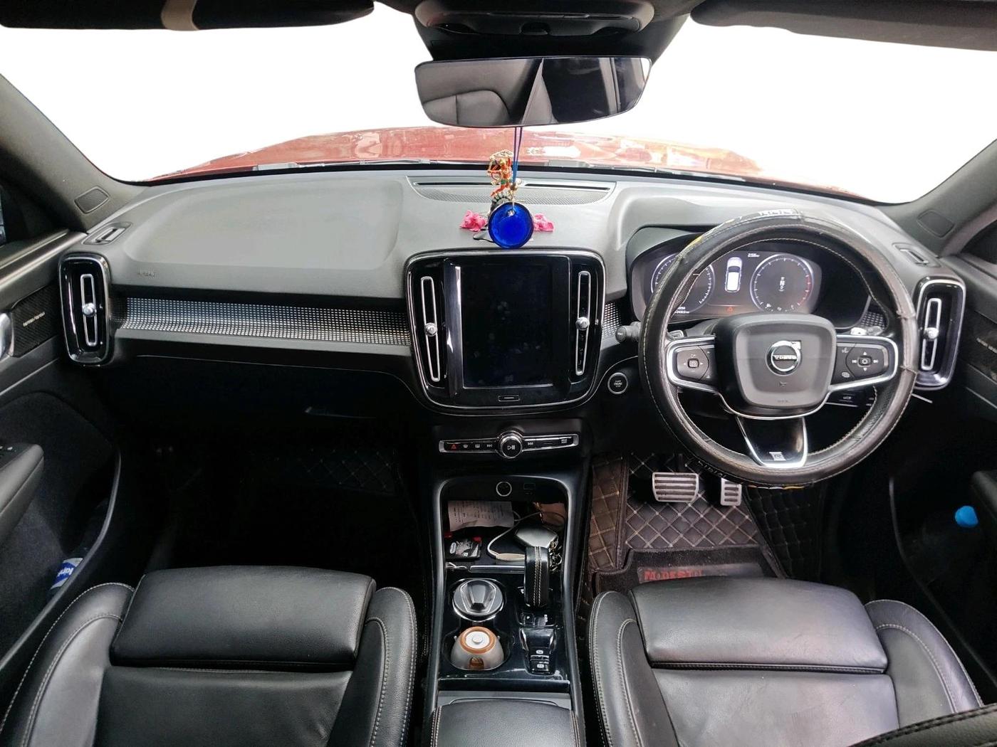 2020 Volvo XC 40 T4 R Design, Petrol, Automatic, 58,294 km, interior