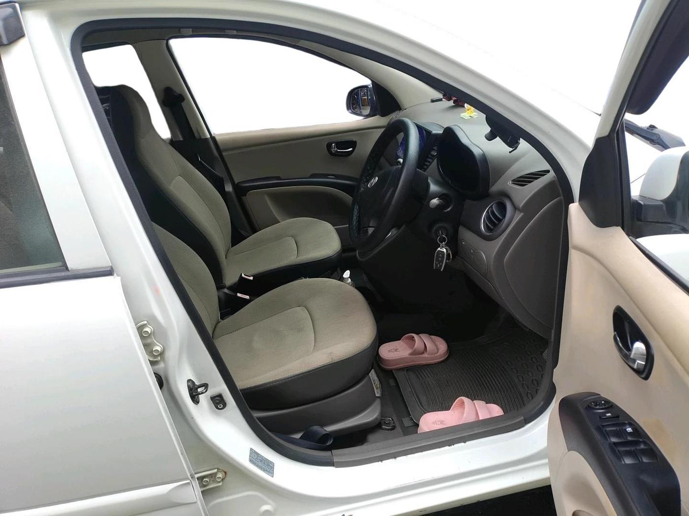 2011 Hyundai i10 SPORTZ 1.2 AT, Petrol, Automatic, 30,030 km, interior