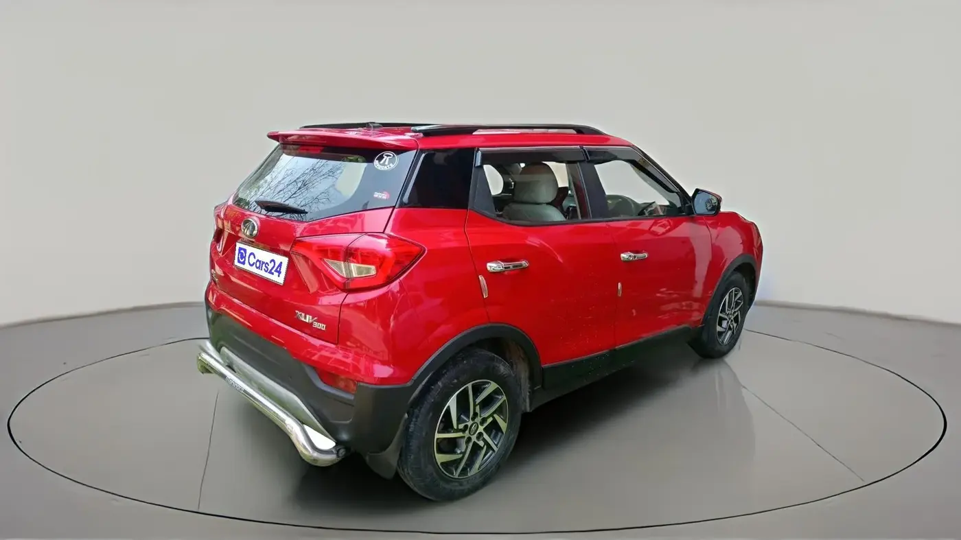 2022 Mahindra XUV300 W8 (O) 1.2 PETROL AMT, Petrol, Automatic, 36,811 km, exterior