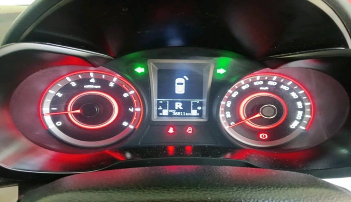 2022 Mahindra XUV300 W8 (O) 1.2 PETROL AMT, Petrol, Automatic, 36,811 km, interior