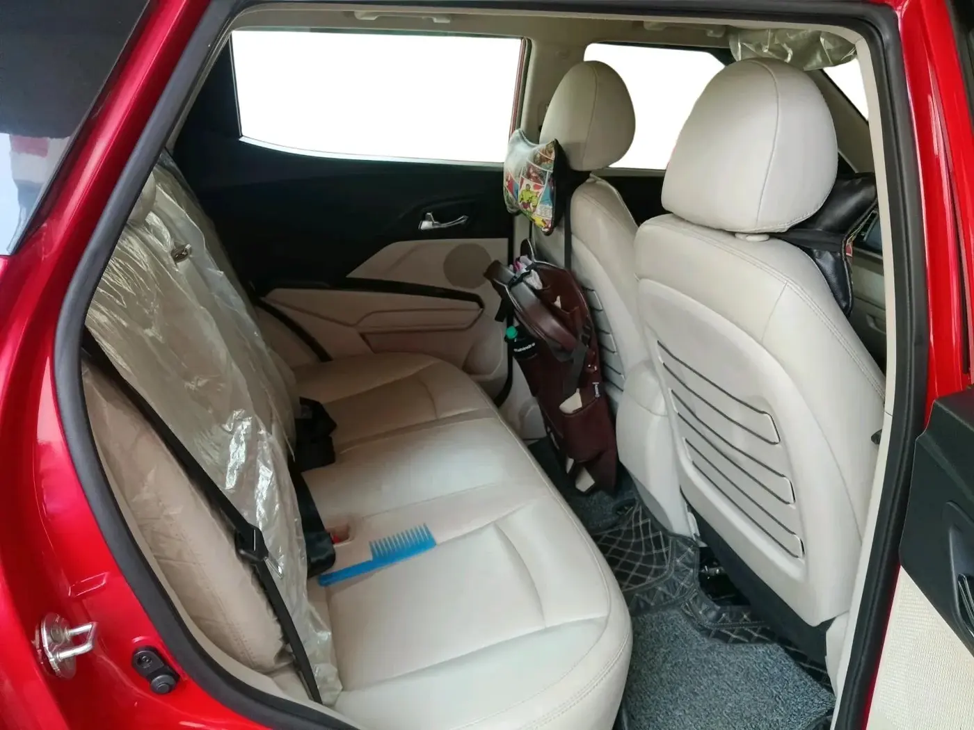 2022 Mahindra XUV300 W8 (O) 1.2 PETROL AMT, Petrol, Automatic, 36,811 km, interior