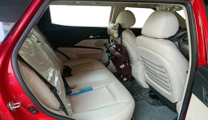 2022 Mahindra XUV300 W8 (O) 1.2 PETROL AMT, Petrol, Automatic, 36,811 km, interior