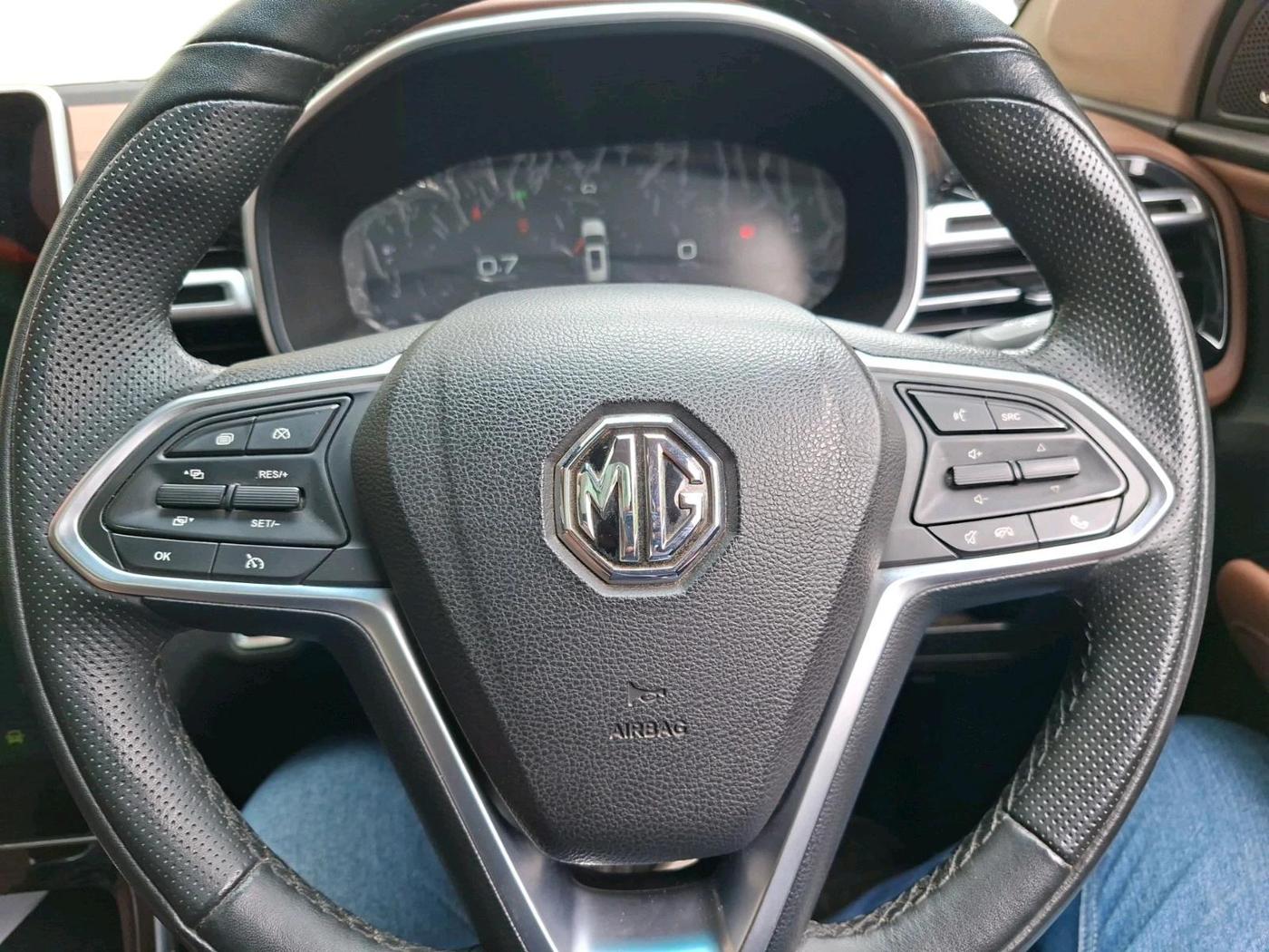2024 MG HECTOR PLUS SHARP PRO 1.5 TURBO MT 7 STR, Petrol, Manual, 20,266 km, interior