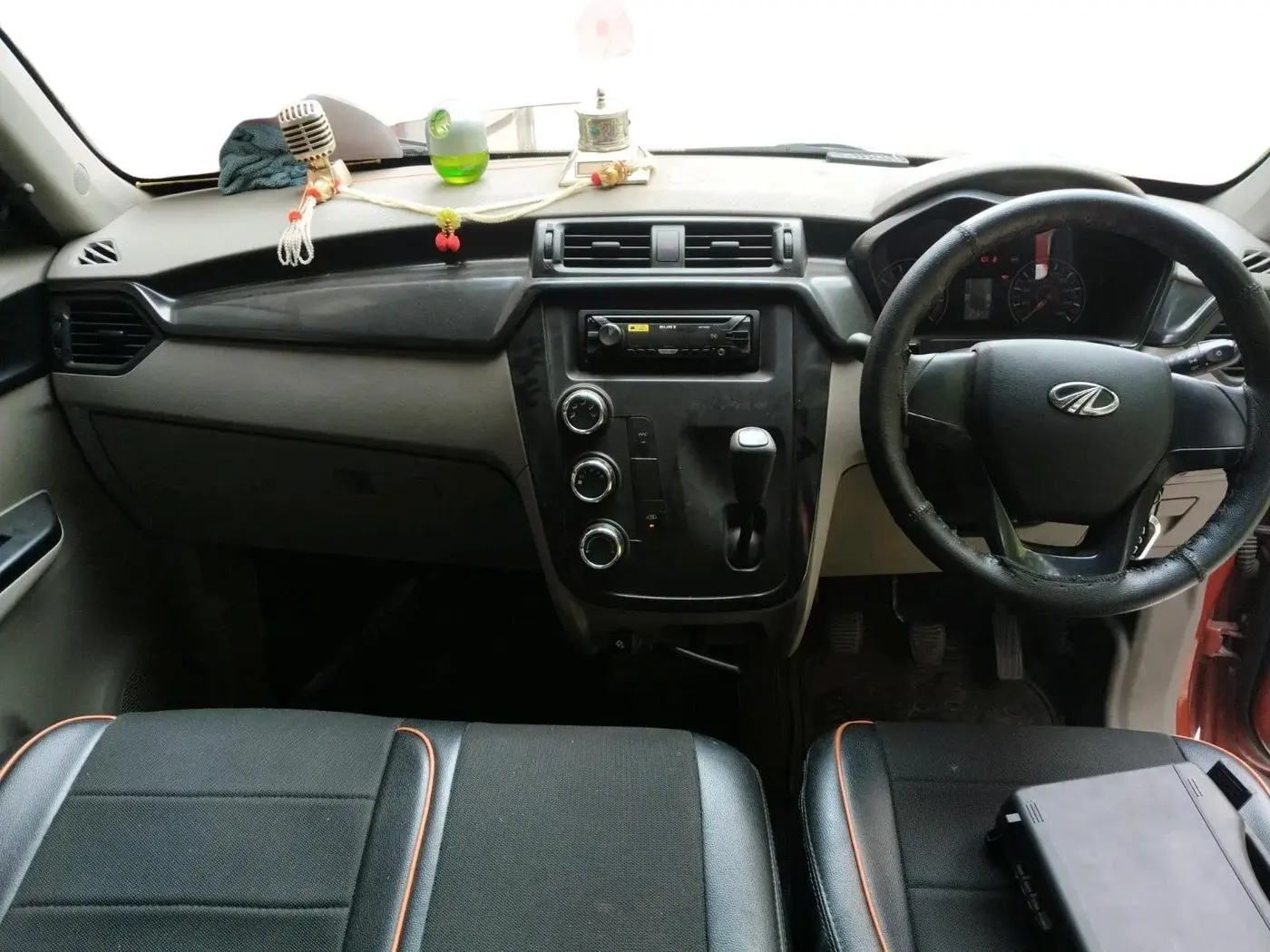 2017 Mahindra Kuv100 K4 6 STR, Petrol, Manual, 24,652 km, interior