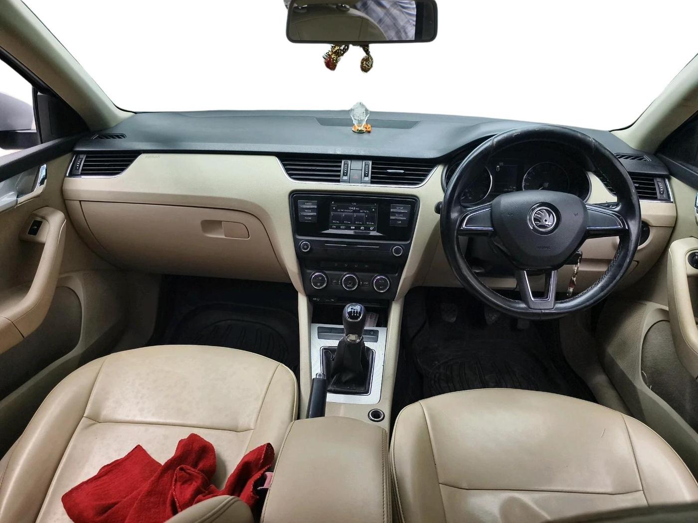 2016 Skoda Octavia 2.0 TDI CR AMBITION, Diesel, Manual, 1,24,147 km, interior