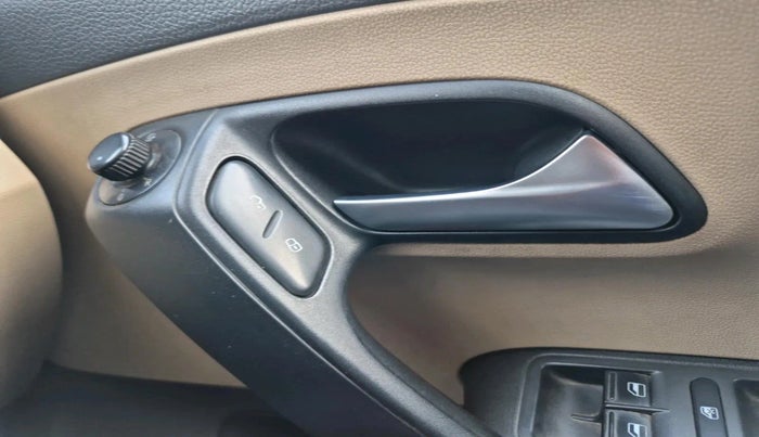 2019 Volkswagen Ameo HIGHLINE PLUS 1.0L 16 ALLOY, Petrol, Manual, 88,194 km, interior